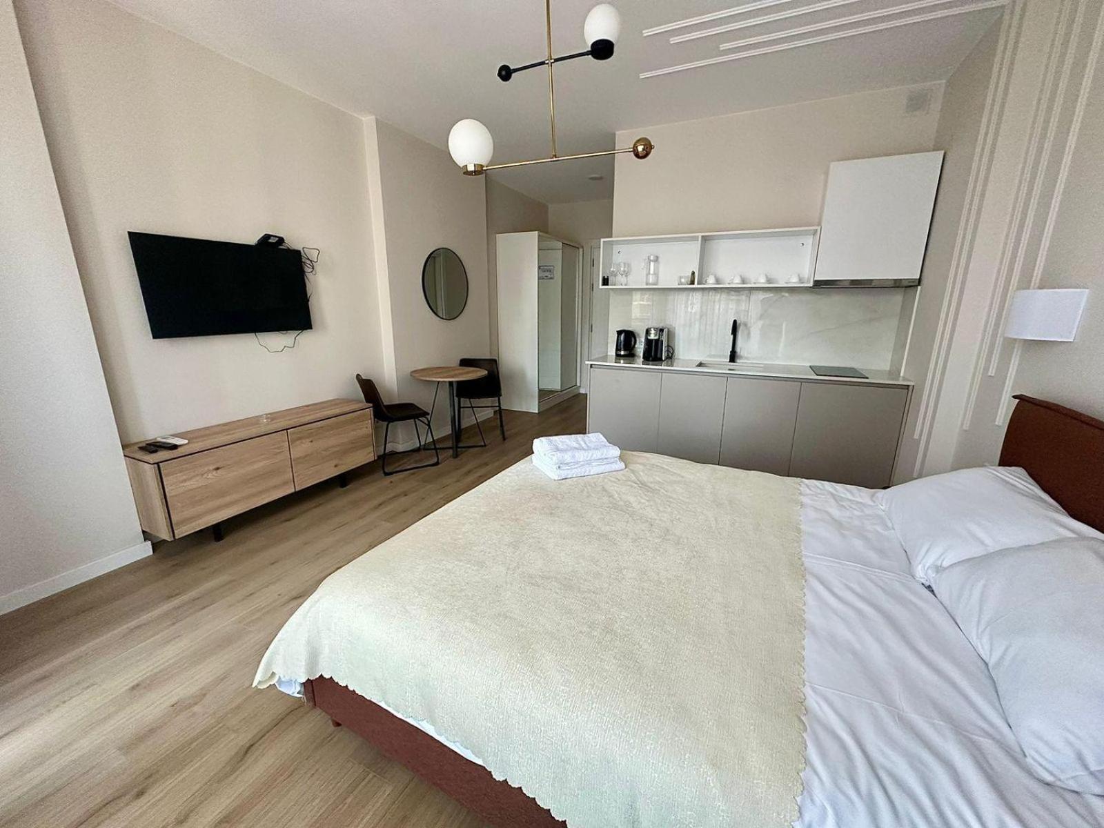 Nova Concierge Aparthotel Батуми Стая снимка