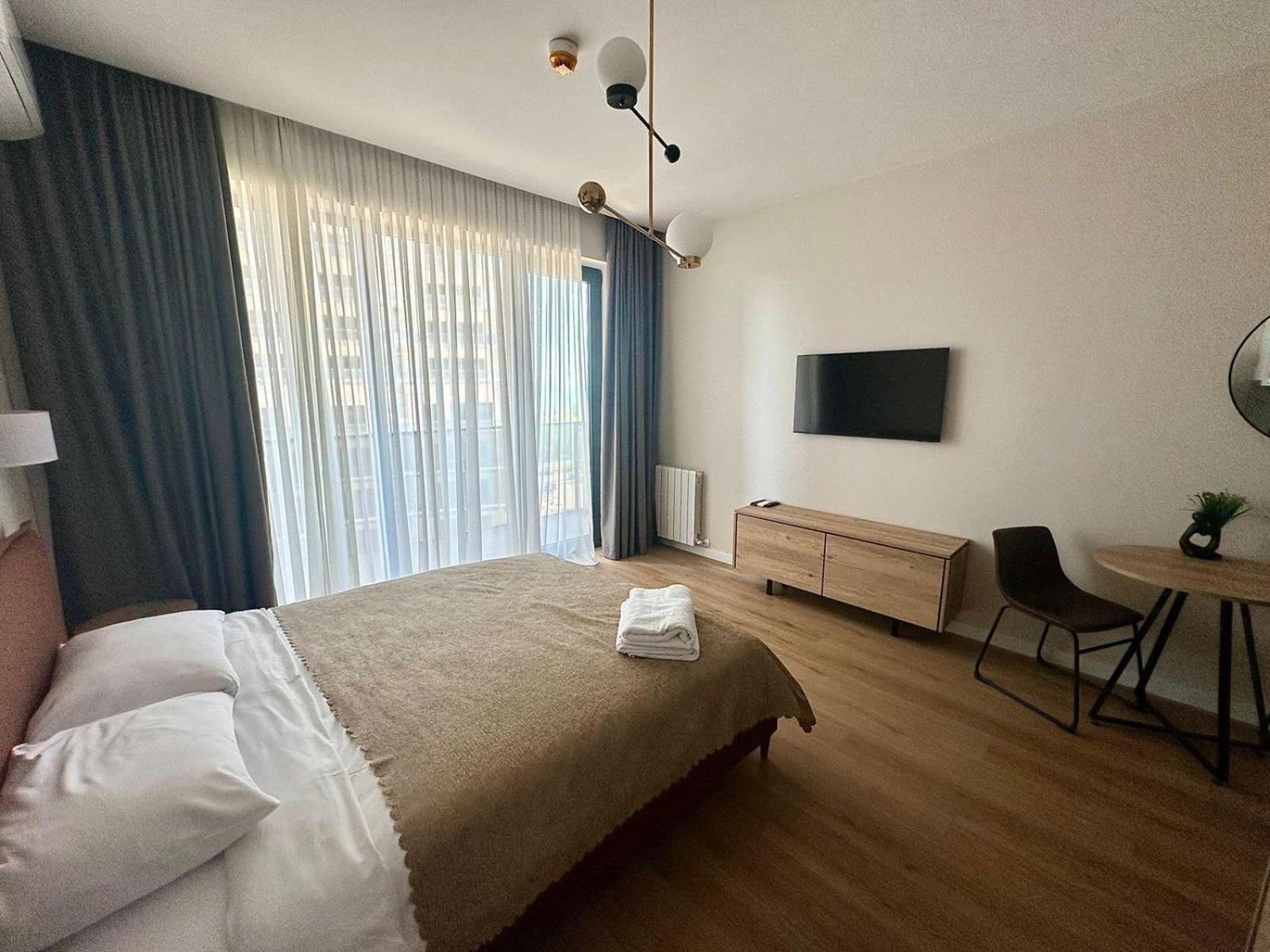 Nova Concierge Aparthotel Батуми Стая снимка