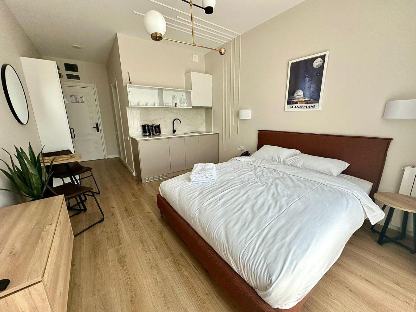 Nova Concierge Aparthotel Батуми Стая снимка