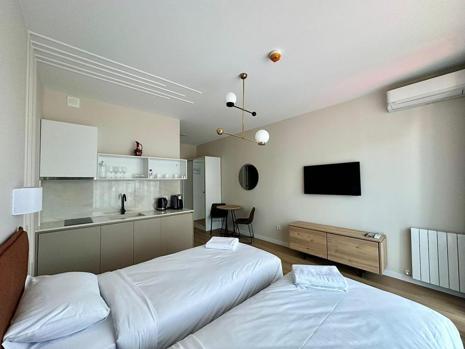 Nova Concierge Aparthotel Батуми Стая снимка