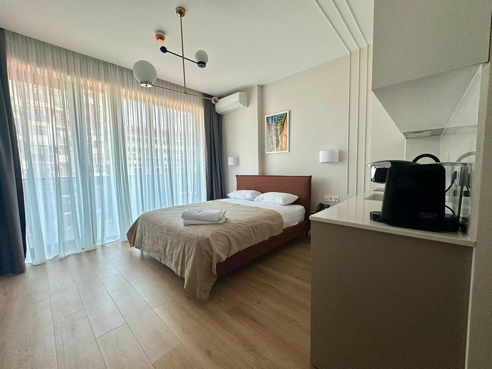 Nova Concierge Aparthotel Батуми Стая снимка