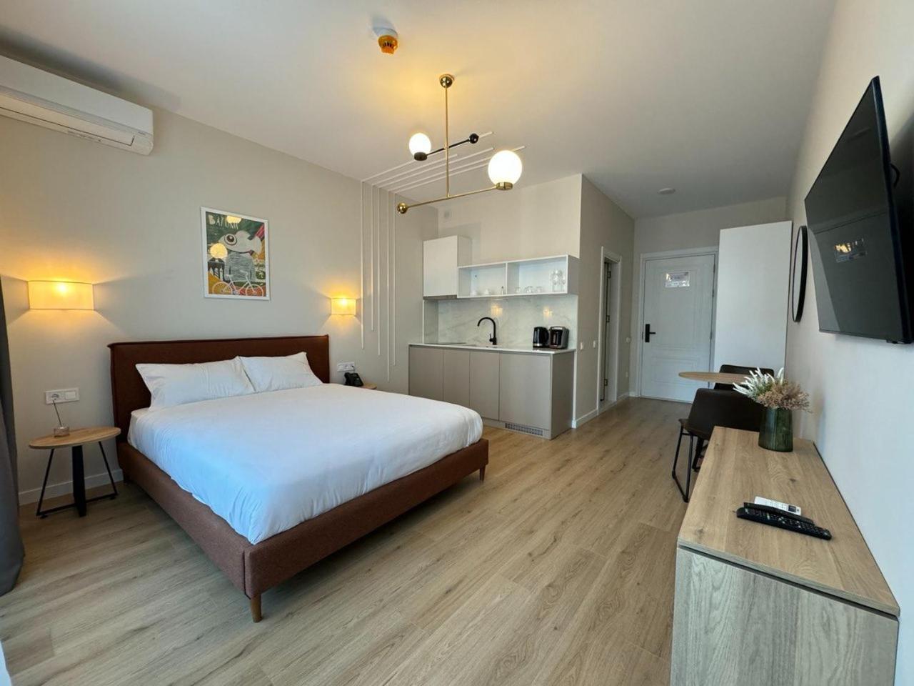 Nova Concierge Aparthotel Батуми Екстериор снимка